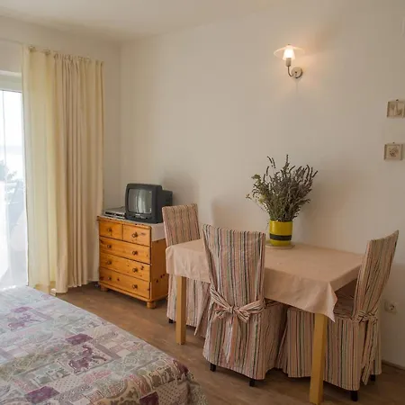 Milica Garden Apartment *