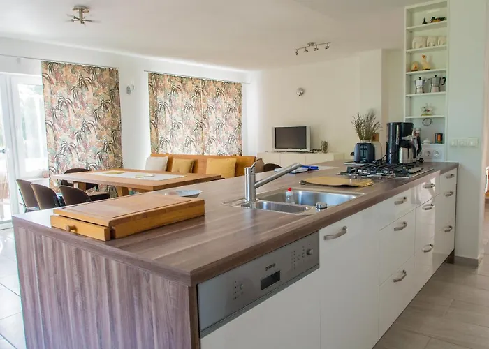 Milica Garden Appartement Prvic Sepurine